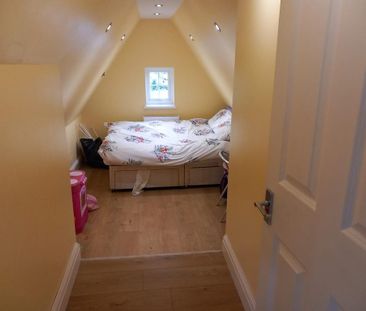 1 bedroom in a house share to rent - Photo 4