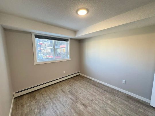 Sage Hill Views — 2 Bed Private & Quiet Corner Suite - Photo 1