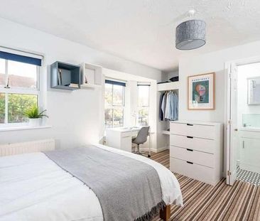 Rm West Water Crescent, Hampton Vale, PE7 - Photo 2