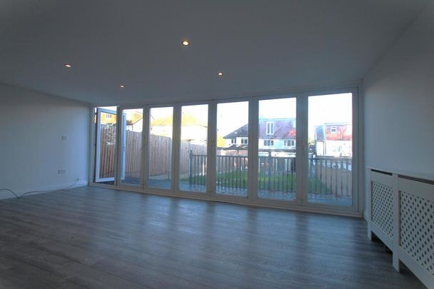 4 bedroom semi-detached house to rent - Photo 1