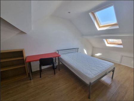 6 Bed Student Accommodation - Photo 3