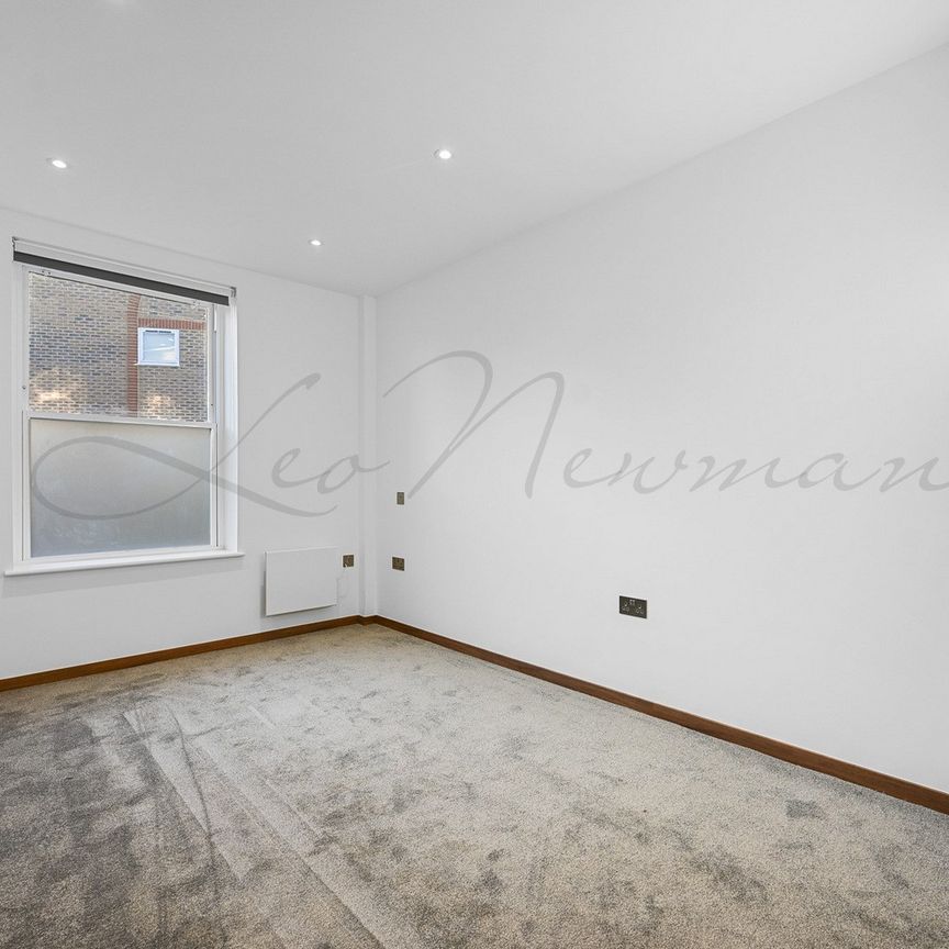 AC Court, Limehouse, KT7 - Photo 1