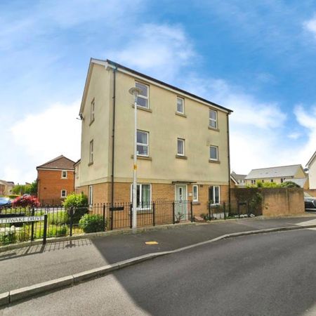 WOW! A truly amazing family home in an equally wonderful location close to local facilties as well as the Marina and Nature Reserve. This is a really RARE opportunity, call NOW to book your viewing!! - Photo 2