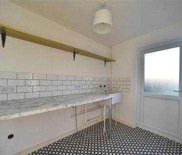 3 bedroom end of terrace house to rent - Photo 6