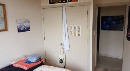 Modern 3-Bedroom Flat - Photo 3