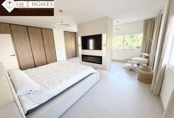 LARGE DETACHED VILLA WITH PRIVATE POOL AND GARDEN