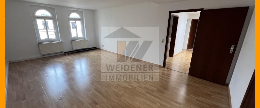 4-Raum-Dachgeschoss-Wohnung mit Balkon (Südseite), Gäste-WC und Mietergarten. - Foto 1