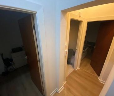 2 bedroom private hall to rent - Photo 2
