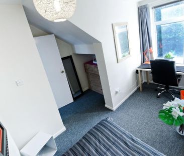 4 bedroom flat to rent - Photo 1