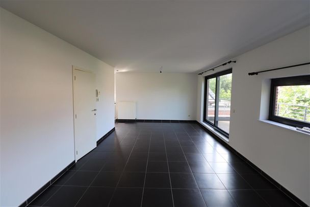 Een appartement op de 1ste verdieping met 2 slaapkamers en terras. - Photo 1