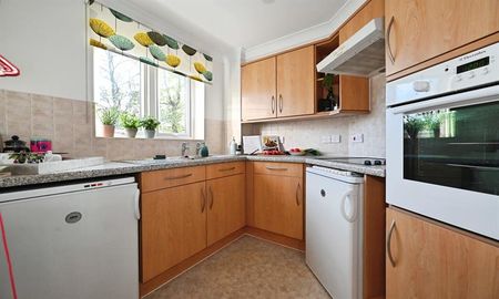 Stevens Court 405-411, Reading Road, RG41 - Photo 5