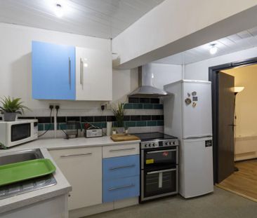 2 bedroom apartment to rent - Photo 5