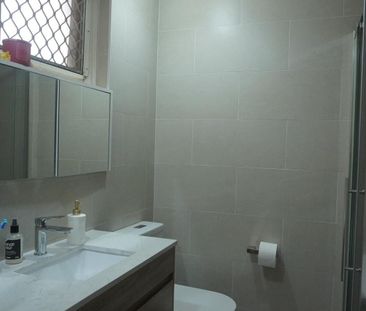 North Melbourne - Photo 4