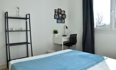 Spacieux appartement situé dans un quartier résidentiel - Photo 2