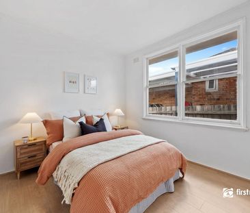 Beautifully Renovated Family Home in Prime Forest Hill Location - Photo 3