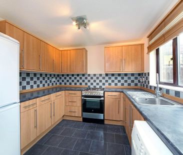 3 bedroom semi-detached house to rent - Photo 2