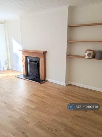 4 bedroom semi-detached house to rent - Photo 4