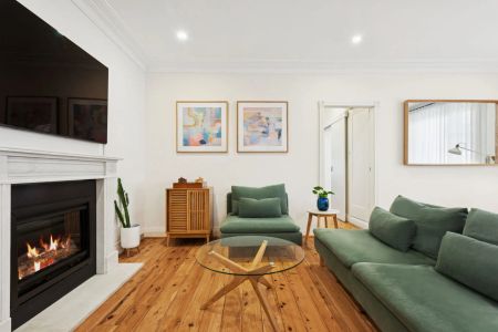 Stylish Boutique Apartment in an Exclusive Parkside Enclave - Photo 4