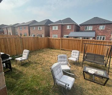 For Lease - 2300 Grainger Loop, Innisfil, Ontario - Photo 1