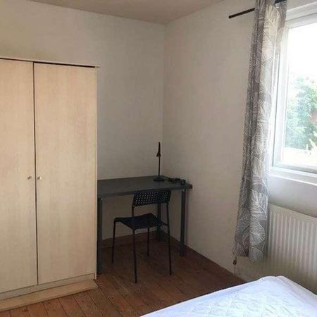 Attic Room In Shared House, DE1 - Photo 4