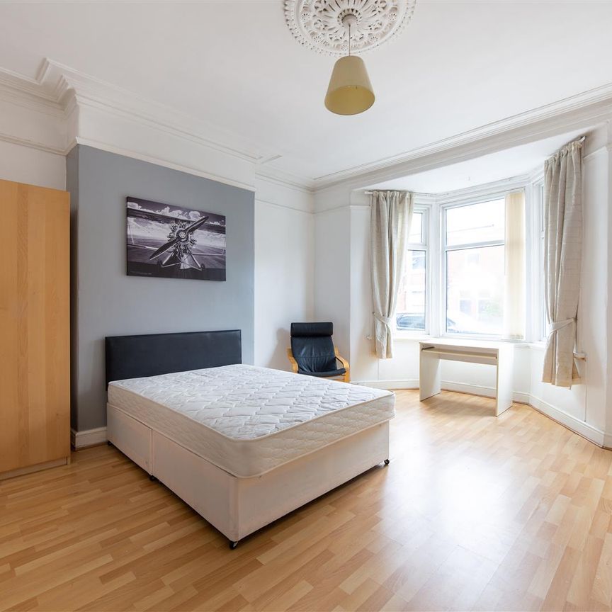 2 bed flat to rent in Warton Terrace, Newcastle Upon Tyne, NE6 - Photo 1