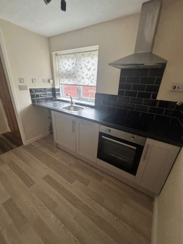 1 bed Flat - To Let - Photo 3