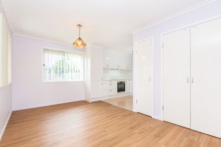 37 Admiral Drive, Deception Bay QLD 4508 - House For Rent - $600 | Domain - Photo 5