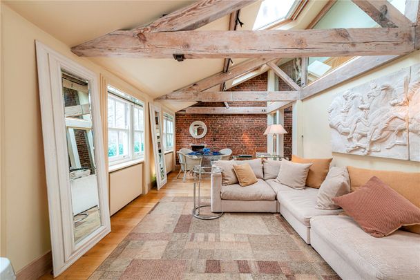 Spacious and Bright Penthouse on a Prime London Square - Photo 1