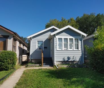 1561 MONTAGUE 4 BEDROOMS - Photo 6