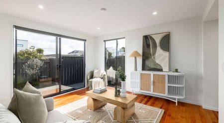 Modern Two Bedroom, Two Bathroom Townhouse - Photo 3