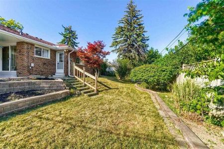 For Lease - 34 Argyle Crescent, Brampton, Ontario - Photo 2