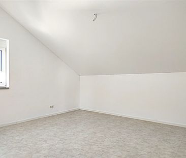 Moderne Dachgeschosswohnung mit schönem Ausblick - Foto 1