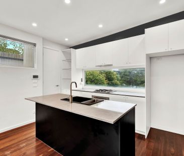Private and Spacious South Yarra Townhouse - Photo 3