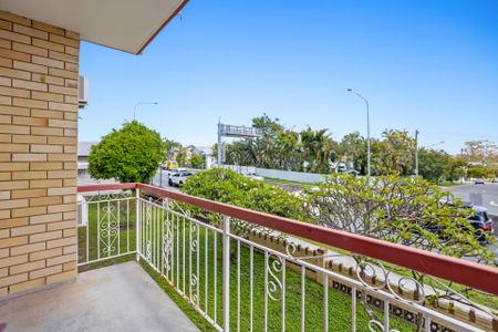 Convenient Living! 2-Bedroom Apartment In Gordon Park! - Photo 4