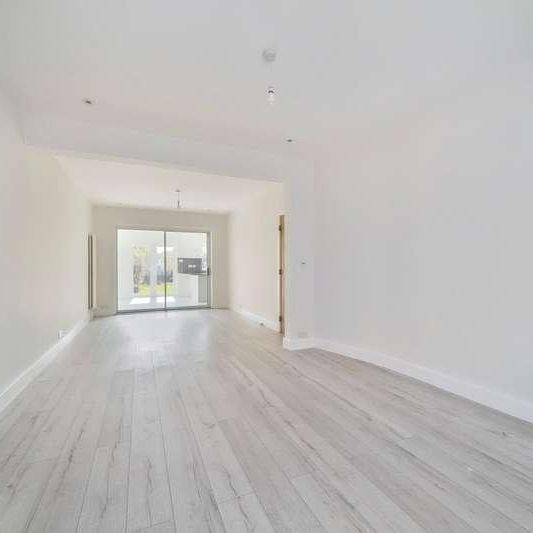 Clifton Avenue, Stanmore, HA7 - Photo 1