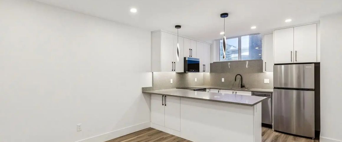 BRAND *NEW* LUXURY 1 BEDROOM BASEMENT SUITE — 1 Bedroom Townhouse - Photo 1