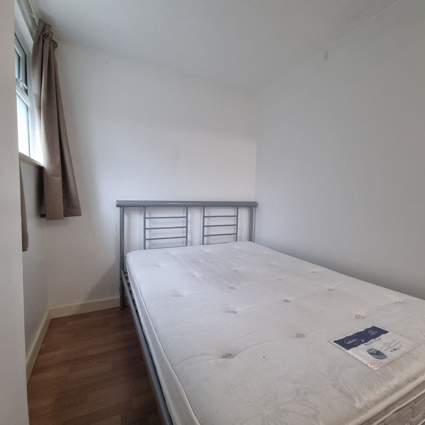 Room in a Shared Flat, Upper Brook Street, M13 - Photo 1