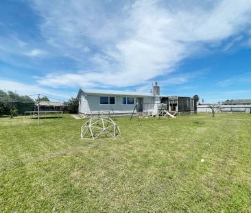 Large fully fenced family home - Photo 2