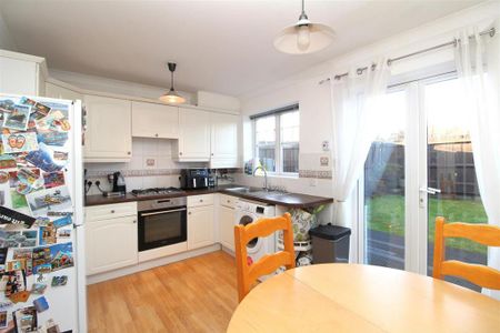 2 bedroom semi-detached house to rent - Photo 4