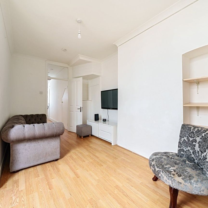 Alliance Road, London, SE18 - Photo 1