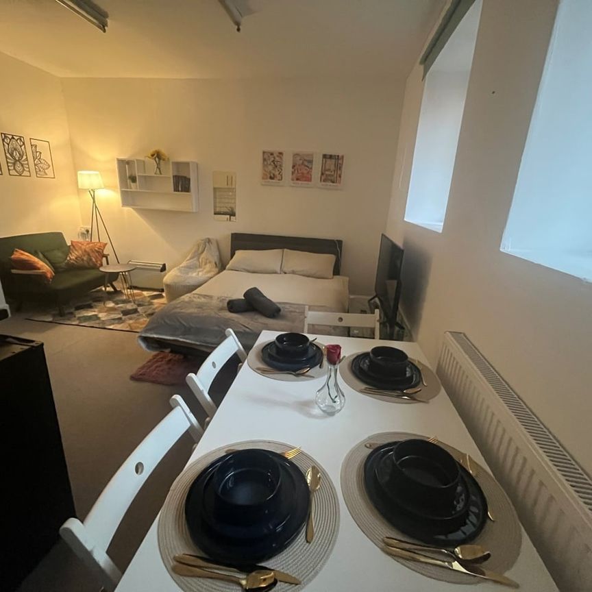 Studio Flat, Upper Street, N1 - Photo 1