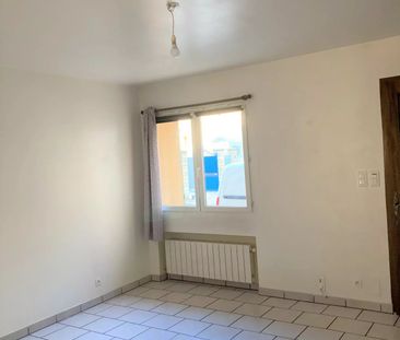 Location Appartement 3 pièces 47m² ROQUEVAIRE 13360 - Photo 3