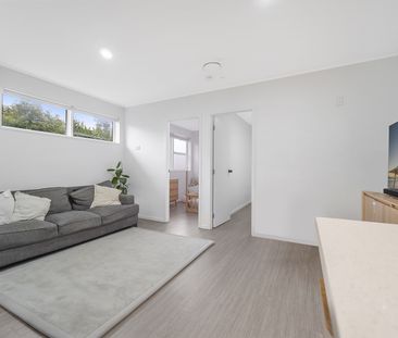 Smart and fully fenced - Photo 2