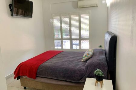 SPACIOUS PARTIALLY FURNISHED UNIT IN THE HEART OF DARWIN - Photo 3