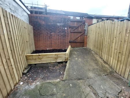 2 bedroom terraced house to rent - Photo 4