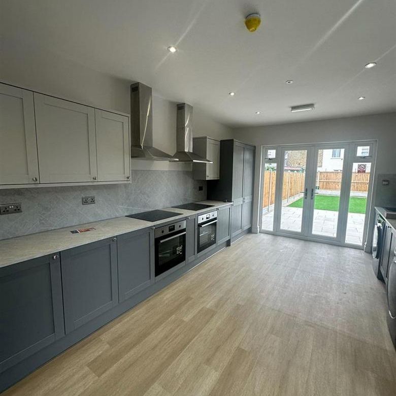 1 bedroom in a house share to rent - Photo 1