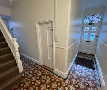 5 bedroom end of terrace house to rent - Photo 3