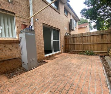 LIGHT-FILLED FAMILY HOME! - Photo 2