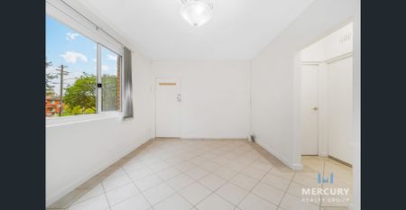 Full Bricks Two Bedroom Unit For Lease - Short Walk to Woolworth Supermarket, Shopping Centre, Restaurants, Cafés, Schools & Transport - $540 per wee - Photo 5