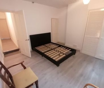 2 Bed Terraced House, Marshall Street, LE3 - Photo 3